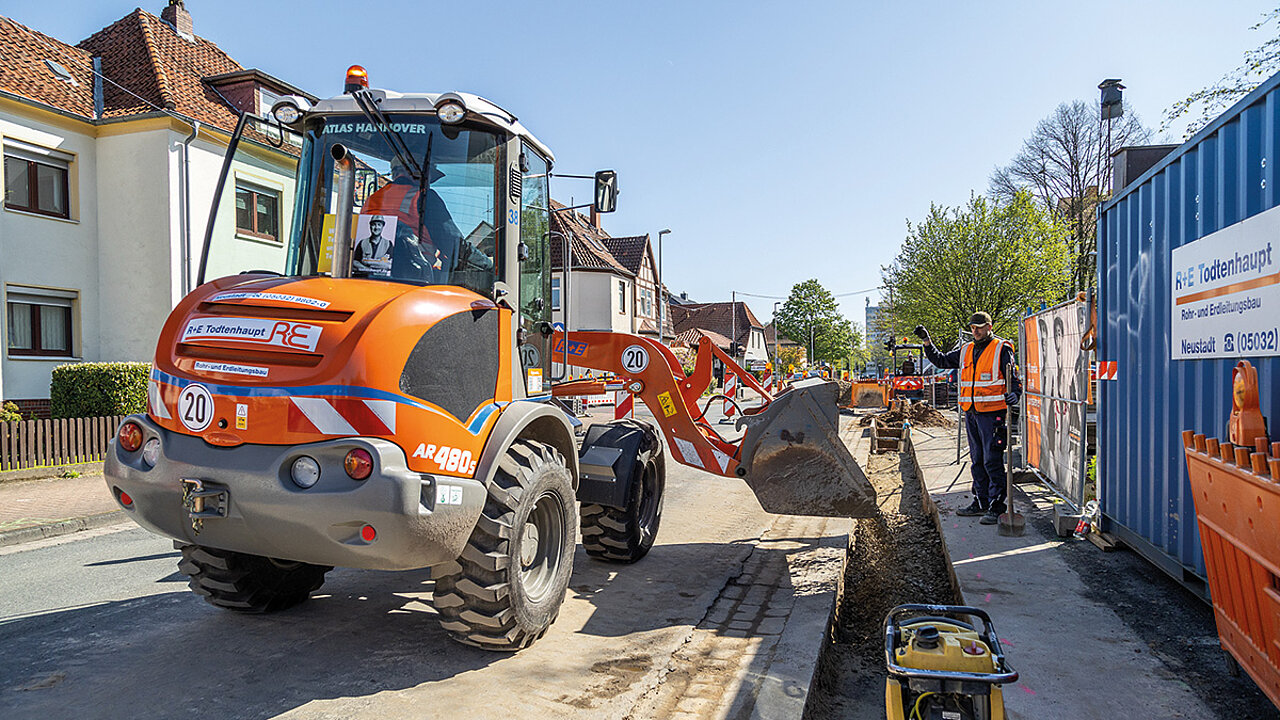 Schwenkradlader Weycor AR480S